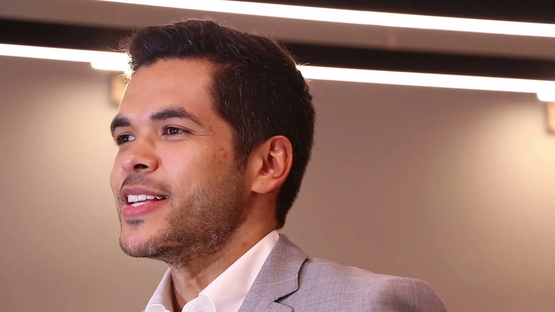 Dr. Alexander Luján